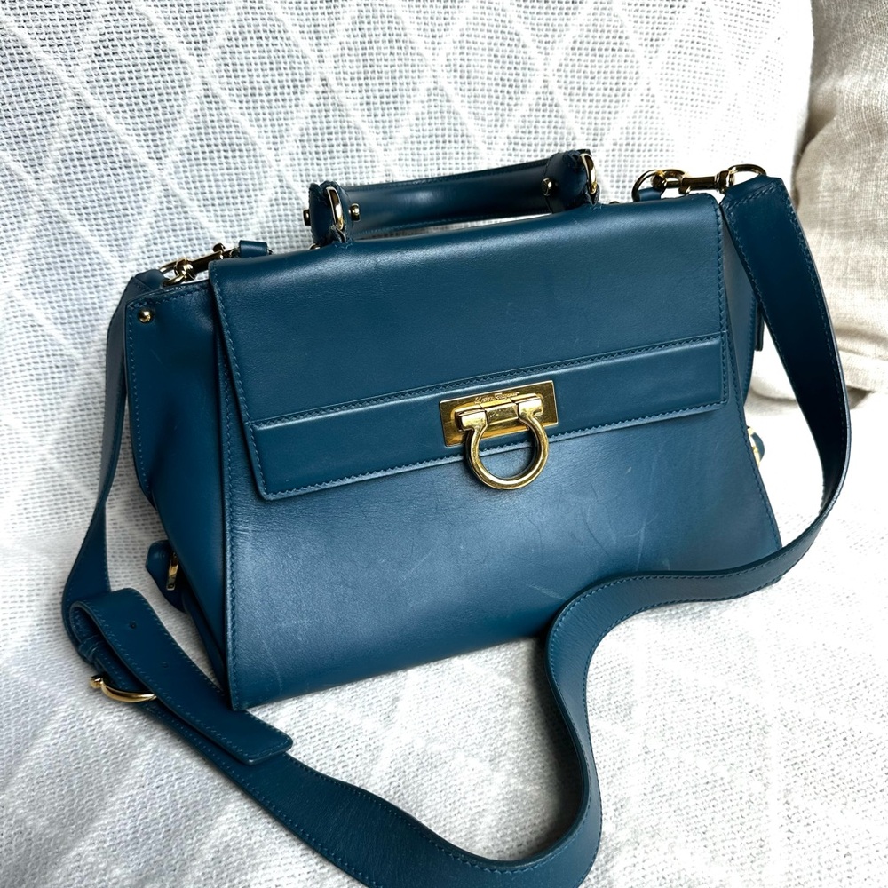 Elegant Blue Leather Handbag